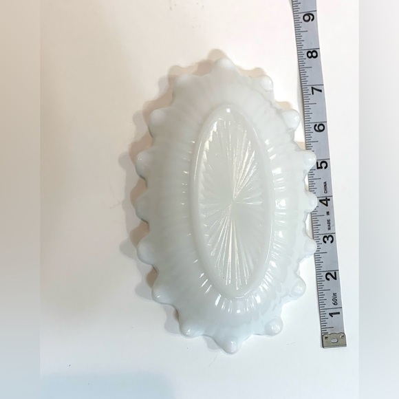 VTG Hazel Atlas Early American Milk Glass Oval Ruffled Rim Pickle Tray C. 1958 - Picture 4 of 6